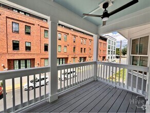 Building Photo - 417 W 32nd St