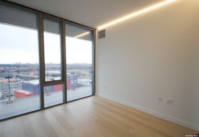 Foto del edificio - 131-01 40th Rd