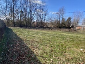 Building Photo - 142 Airview Dr