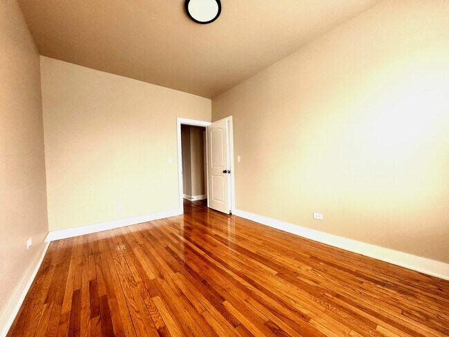 Foto del edificio - 1359 S Kildare Ave