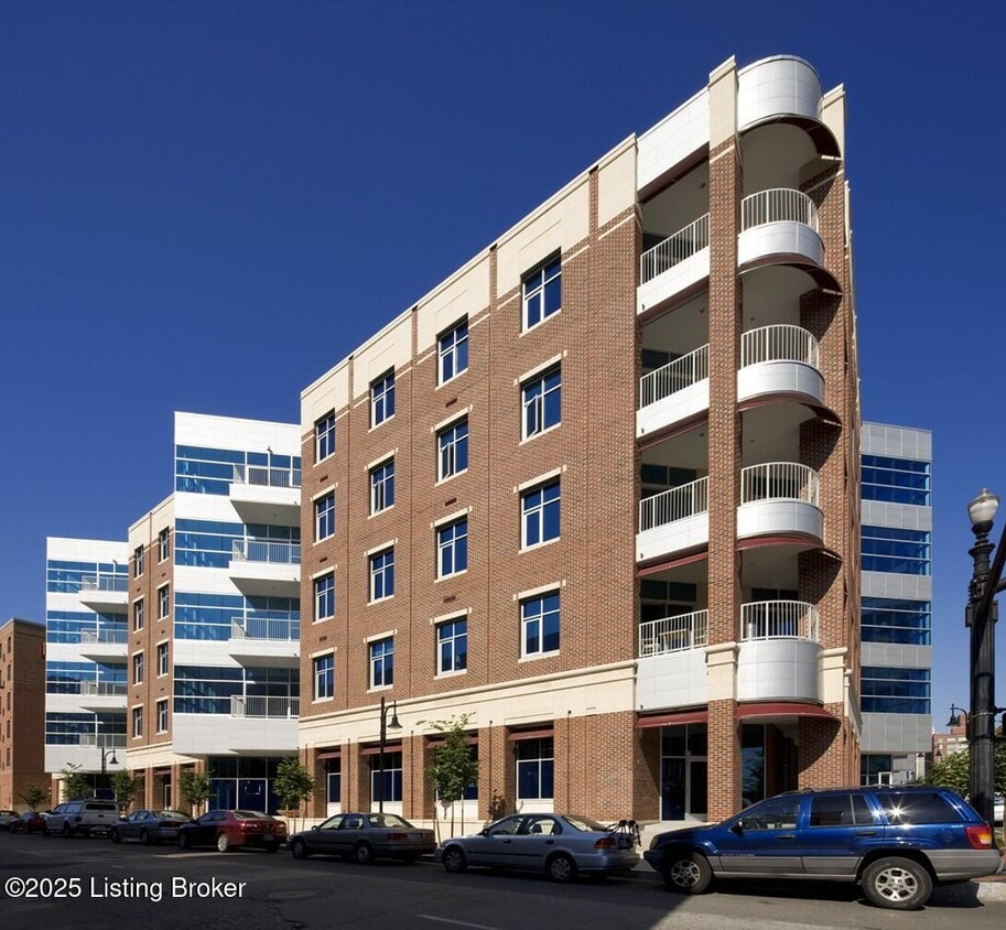 Foto principal - 324 E Main St