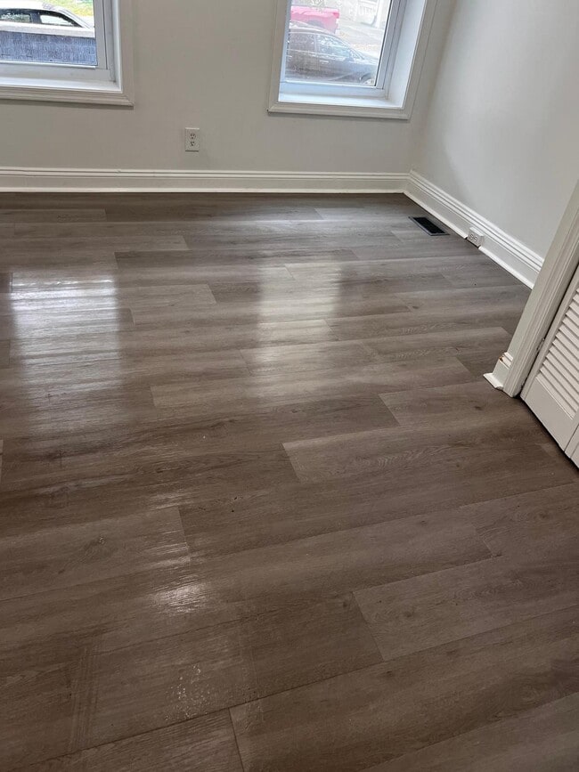 Building Photo - 2448 Lakeview Ave