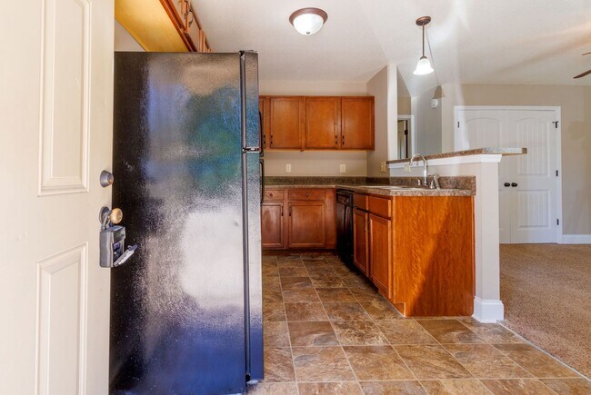 Building Photo - 334 Academy Ave