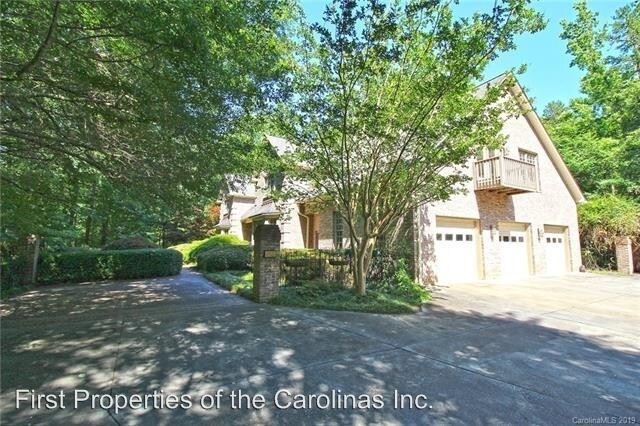 Building Photo - 5 br, 3.5 bath House - 3011 Vanhook Dr.