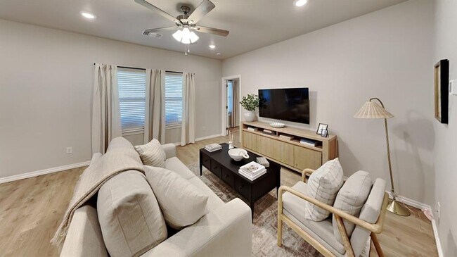 Foto del edificio - Luxury NEW 3 Bedroom 2 Bathroom Cottage in 55+ Community located in Warr Acres, Ok (Gates Coming ...