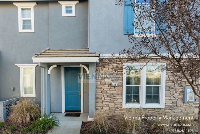 Foto del edificio - 6184 Lonetree Blvd