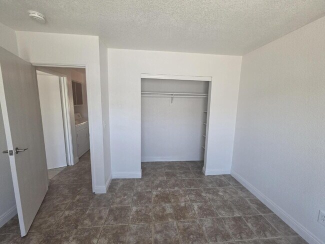 Foto del edificio - "Cozy 2-Bedroom Haven in North Las Vegas – 810 Sq Ft of Comfort on Harvard St!"