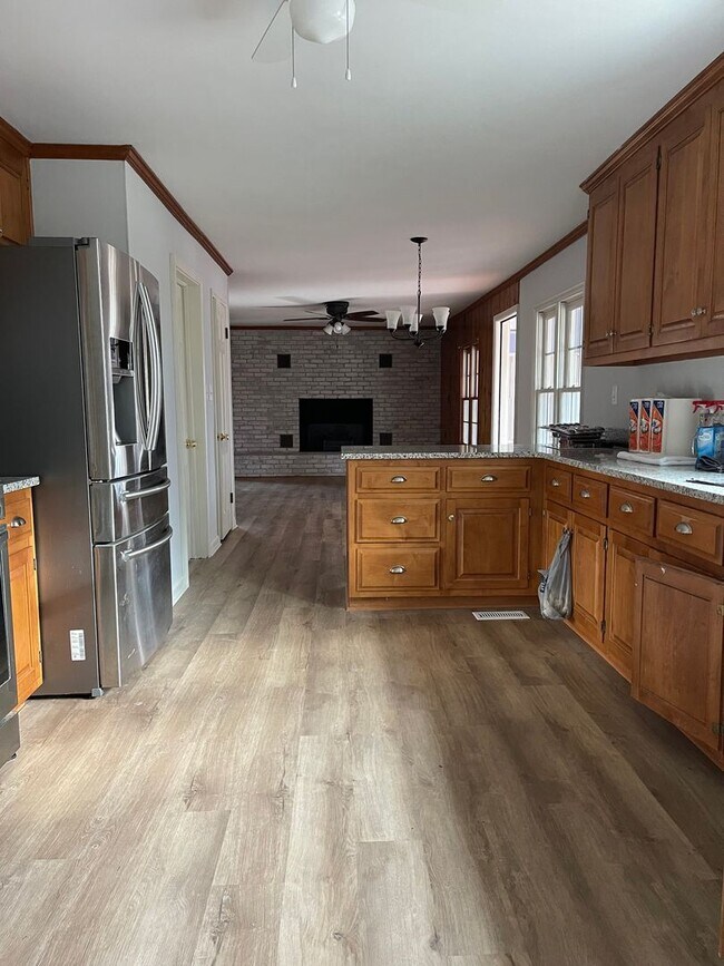 Photo - 4 BR/ 3 1/2 Bathrooms Home Centrally locat...