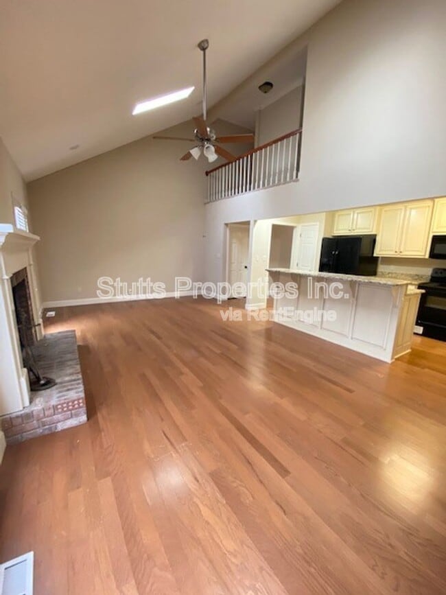 Building Photo - 206 Hillsboro Cir
