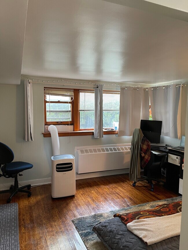 Living room - 3532 Wenonah Ave