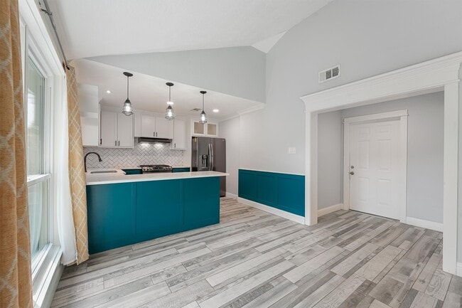 Building Photo - 16906 Rolling Acres Dr