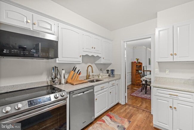 Foto del edificio - 4422 Westover Pl NW