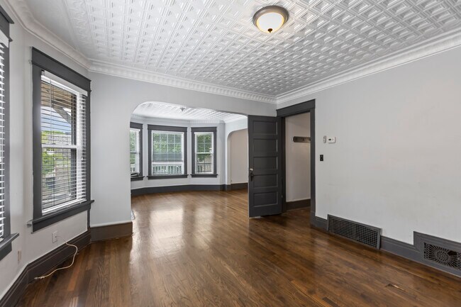 Foto del edificio - 2514 N Oakland Ave