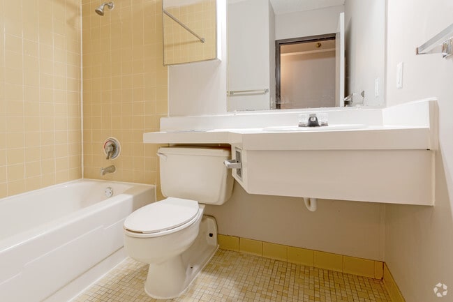 2 habitaciones, 2 baños - Rainbow Plaza Apartments