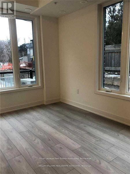 Photo du bâtiment - 3476-3476 Widdicombe Way