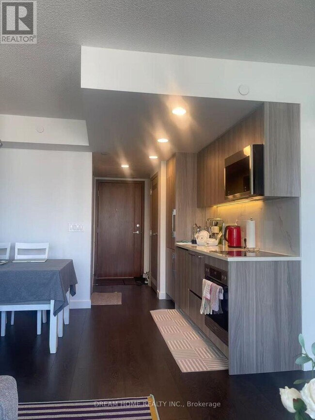 Building Photo - 38 Widmer St