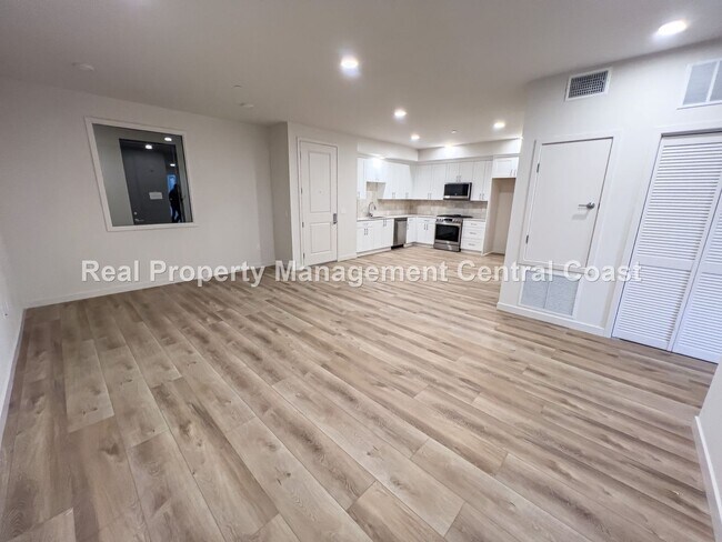 Foto del edificio - AVAILABLE JANUARY - New Build in Victoria ...