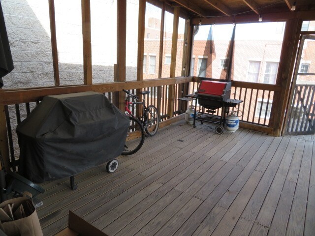 Building Photo - 1330 W Madison St