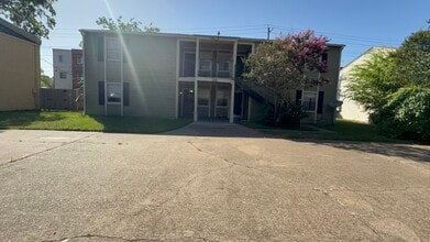Building Photo - 315 Manuel Dr
