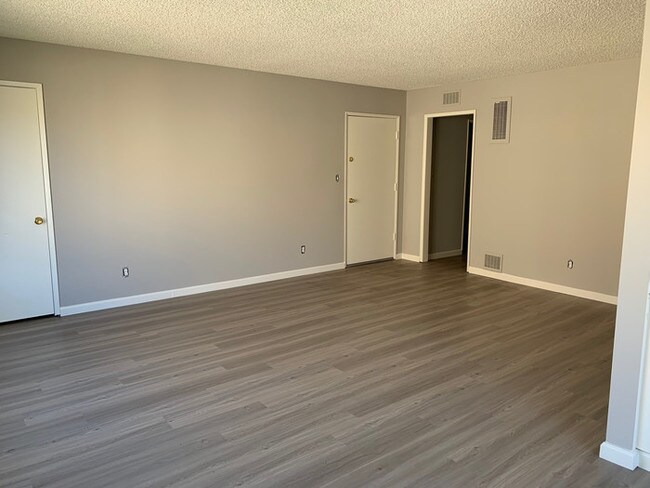 Building Photo - 3821 Green Ave
