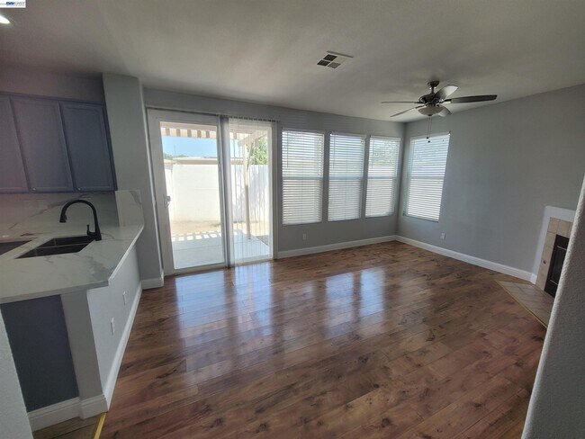 Foto del edificio - 577 Rockingham Way