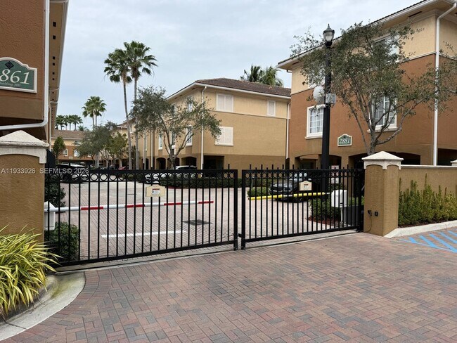 Foto del edificio - 2961 NE 185th St