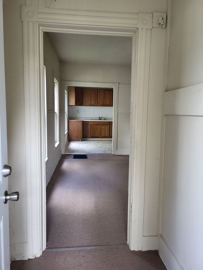Building Photo - Linden 406 - 408
