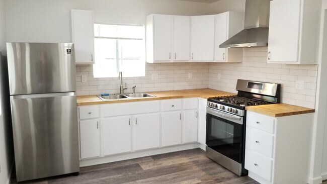 Cocina - 4919 W 136th St