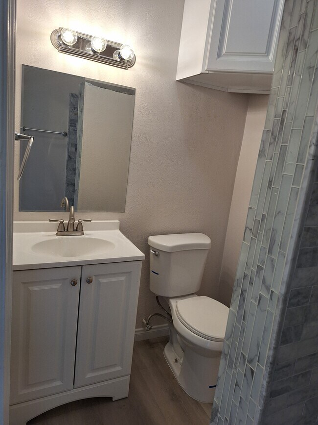 Foto del edificio - 16663 Victory Blvd