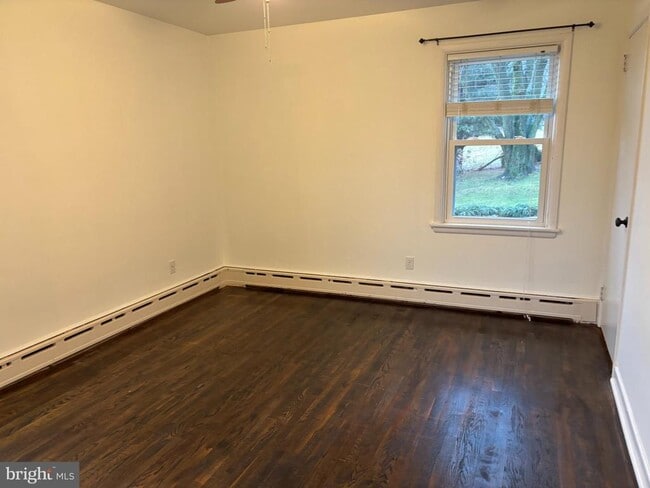 Building Photo - 5424 Valley View Dr