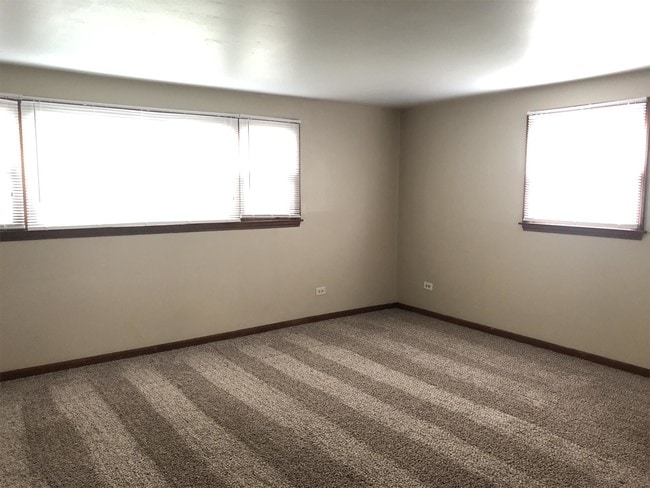 Building Photo - 303 Kathleen Dr
