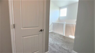 Sky- Upstairs/Bedroom - 200 5th Apartments