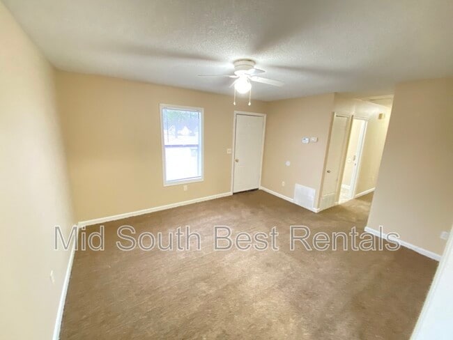 Building Photo - 5015 Shubert Cove