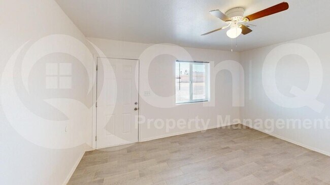 Building Photo - 4020 N Montezuma Dr