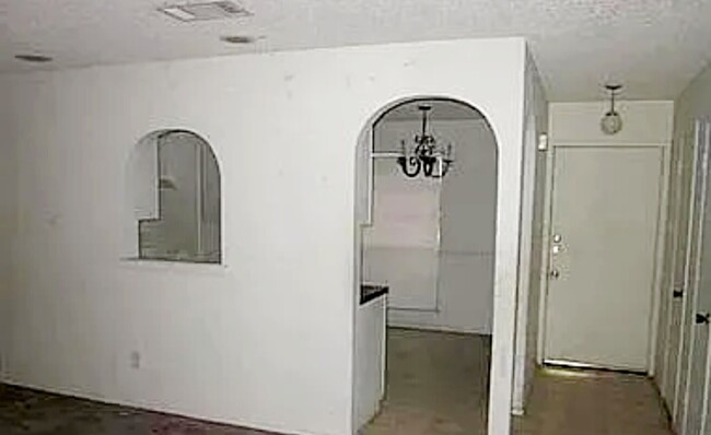 Foto del edificio - 1018 Pleasant Valley Ln