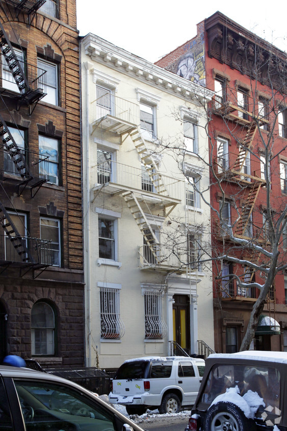 Foto principal - 331 E 6th St