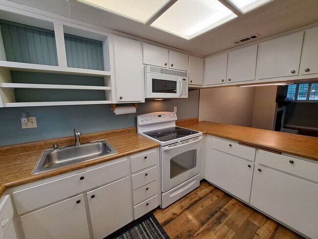 Building Photo - Secluded, Updated, & Spacious!