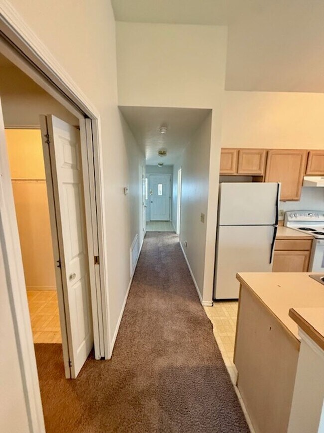 Foto del edificio - 2 Bed, 2 Bath Duplex with fenced yard in B...