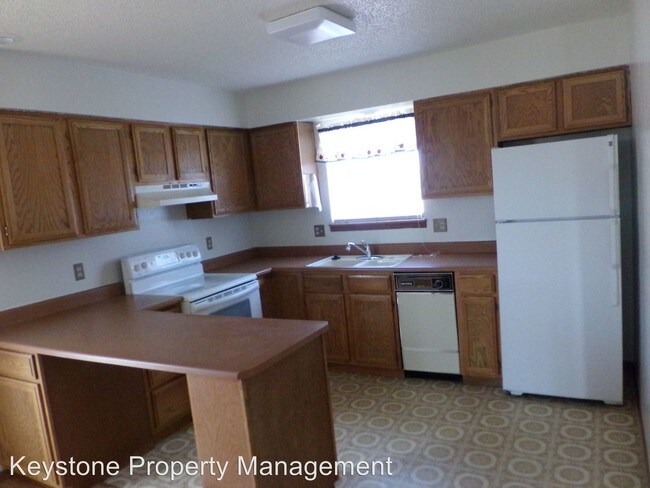 Building Photo - 390 E Stardust Dr