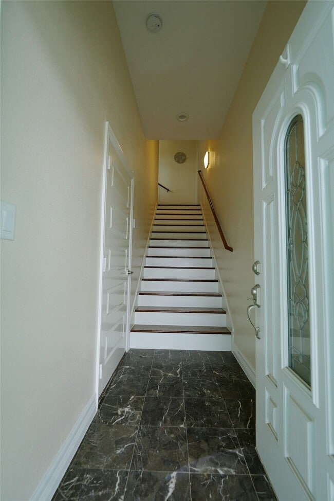 Building Photo - 1013 10th St