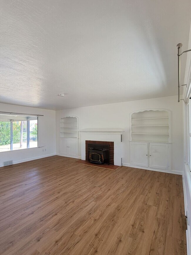 Building Photo - Single Family Home for Rent