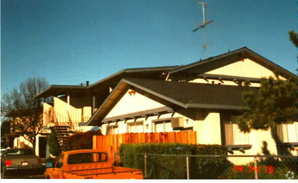 Building Photo - 877 W Branham Ln