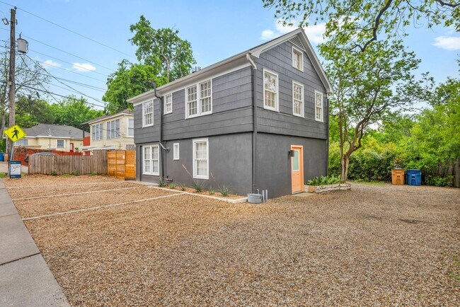 Building Photo - 1701 Mohle