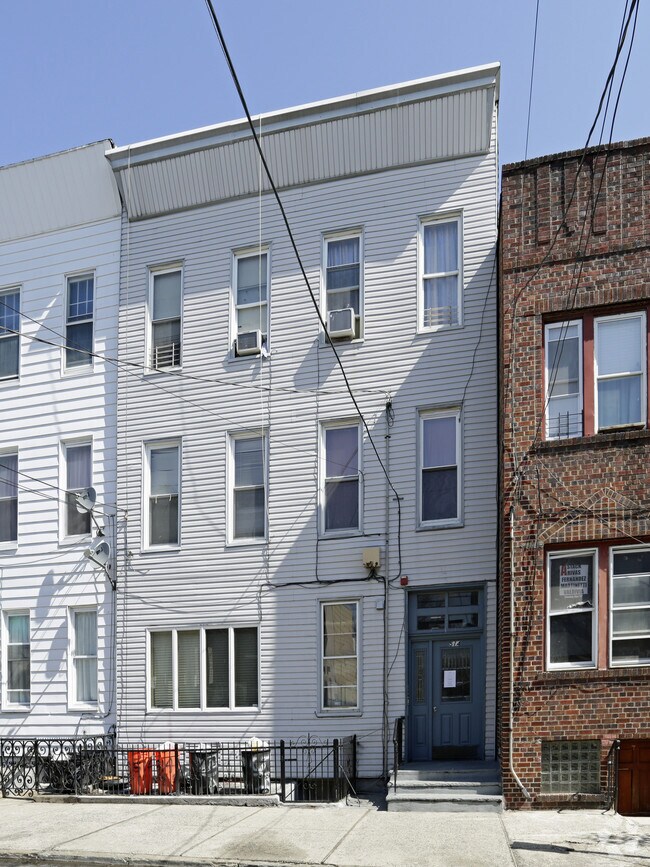 Building Photo - 514 11th St