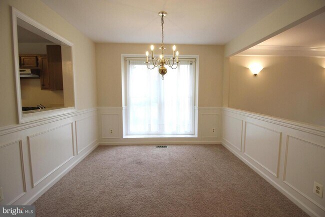 Building Photo - 43804 Laburnum Square