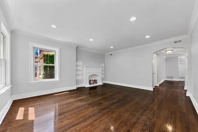 Building Photo - 8036 S Paxton Ave