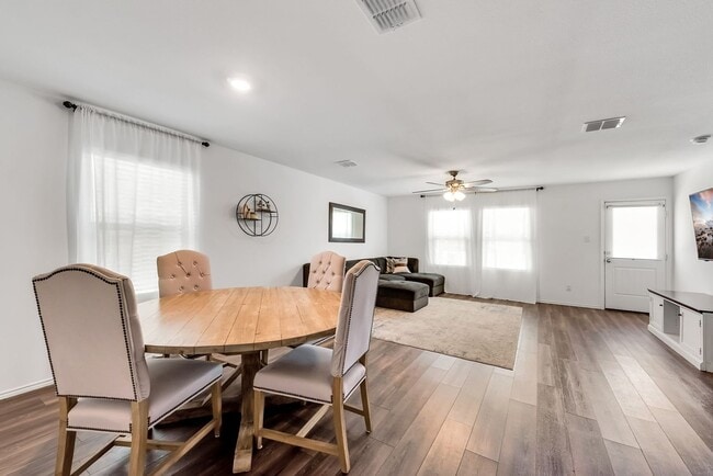 Building Photo - 1516 Deerchase Dr