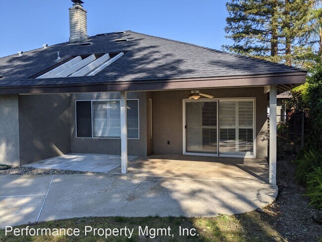Building Photo - 3 br, 2 bath House - 802 E. Catalina Cir.