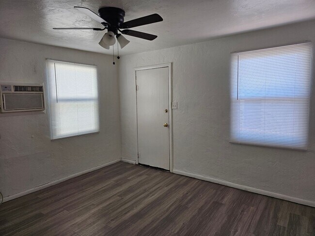 Foto del edificio - 1380 N Country Club Rd