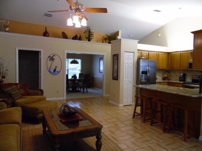 Building Photo - 566 Date Palm Rd